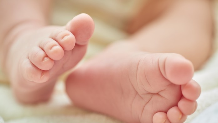 Šokujúci prípad z Talianska. Novorodenec neprežil ilegálnu obriezku, rolu mali hrať peniaze