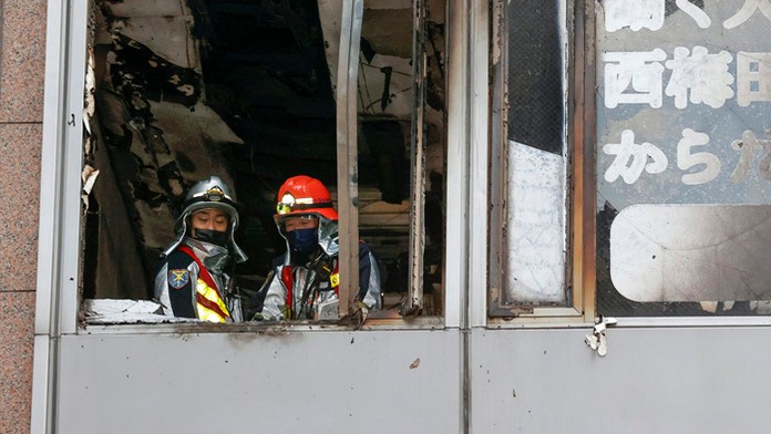 Pri požiari budovy v japonskej Osake zahynulo zrejme 27 ľudí.