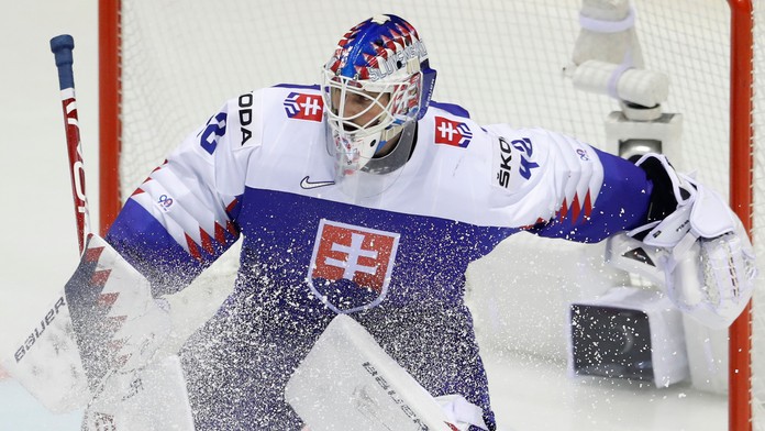 Americký brankár Cory Schneider reaguje v zápase so Slovenskom na MS 2019.