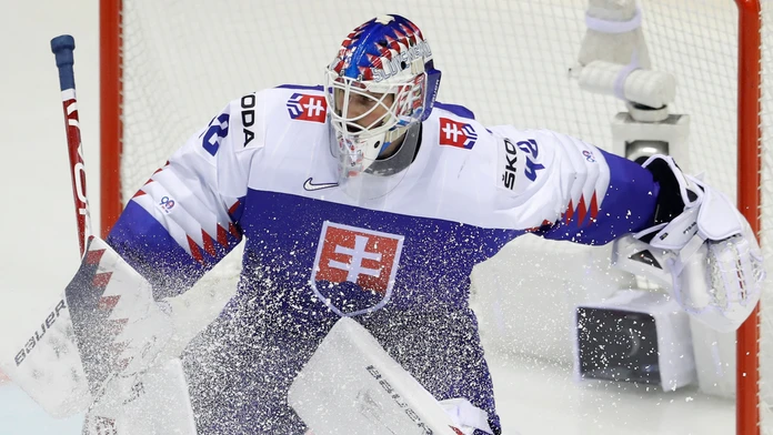 Americký brankár Cory Schneider reaguje v zápase so Slovenskom na MS 2019.
