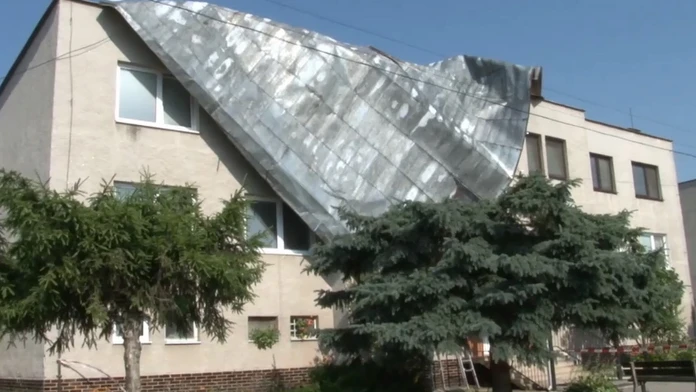 Búrky spôsobujú obrovské škody na majetku. Slováci aj tak podceňujú poistenie bývania