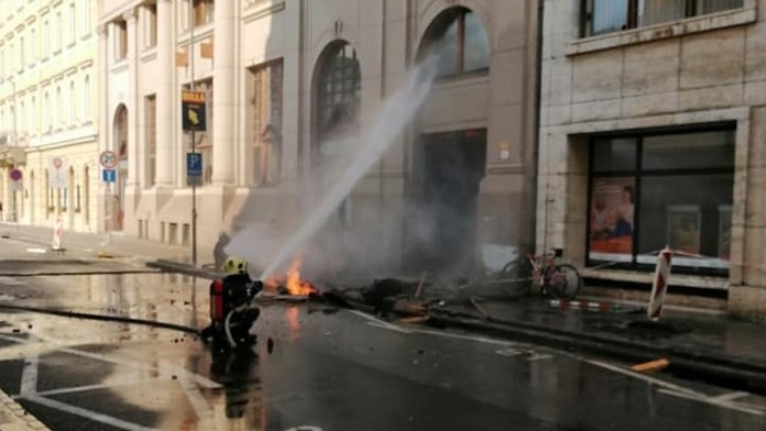 Útok rozhodcu na brankára.