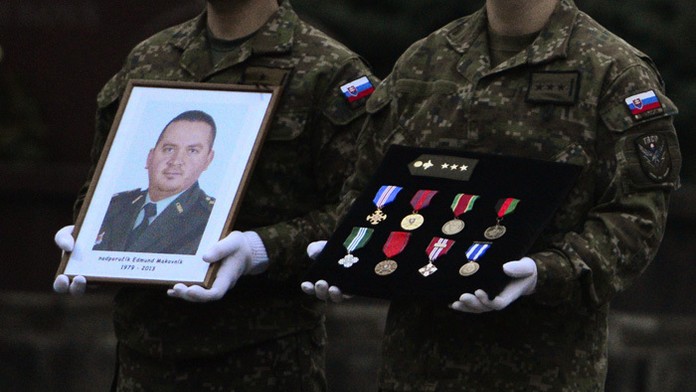 Posledná rozlúčka s kapitánom (nadporučík povýšený in memoriam) Edmundom Makovníkom