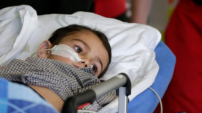 Malý Ashya King dorazil na liečbu do pražského Protónového centra.