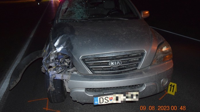 Zbytočná smrť. Mladík (†19) kráčal popri ceste v čiernom oblečení, šofér auta ho vôbec nevidel