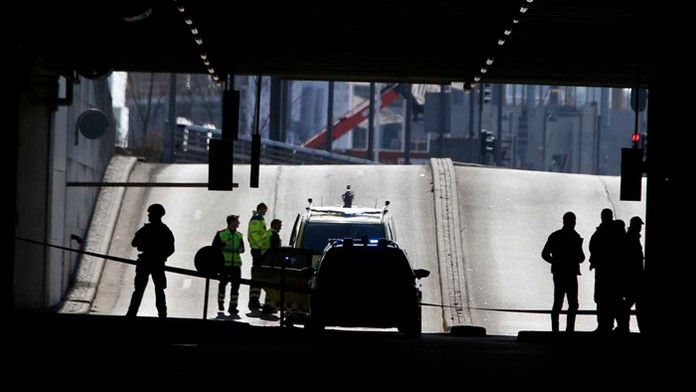 Polícia po streľbe podzemnej garáži v dánskom nákupnom centre.