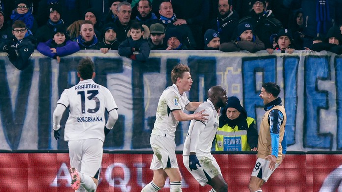 Serie A: Neapol uspel v šlágri kola a zvýšil náskok na čele. Juventus oplatil AC nedávnu pohárovú prehru