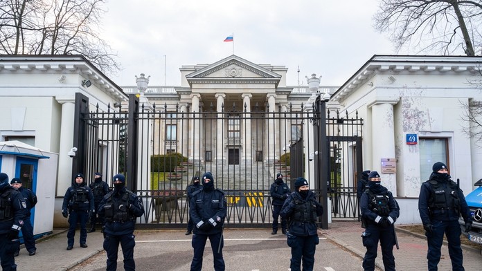 Po Slovensku prišiel rázny krok aj v Poľsku. Krajina za špionáž vyhostila 45 ruských diplomatov