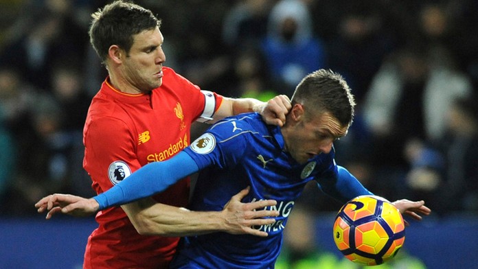 James Milne (vľavo) z Liverpoolu a Jamie Vardy z Leicestru.