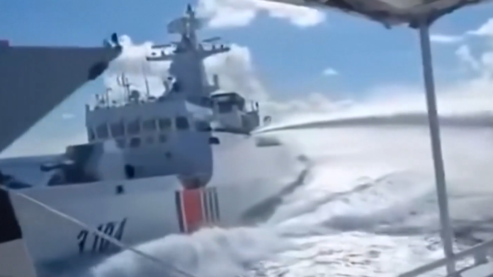 Zrazili sa dve čínske vládne lode