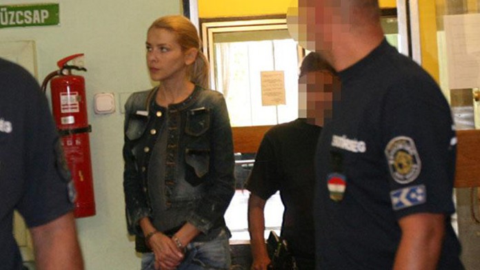 Eva Varholíková v putách