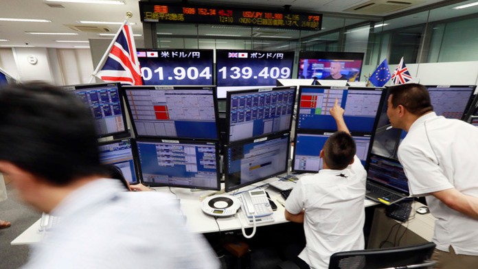 Kurz britskej libry oproti americkému doláru sa v noci nadnes dostal na najnižšiu úroveň za posledných 31 rokov. 