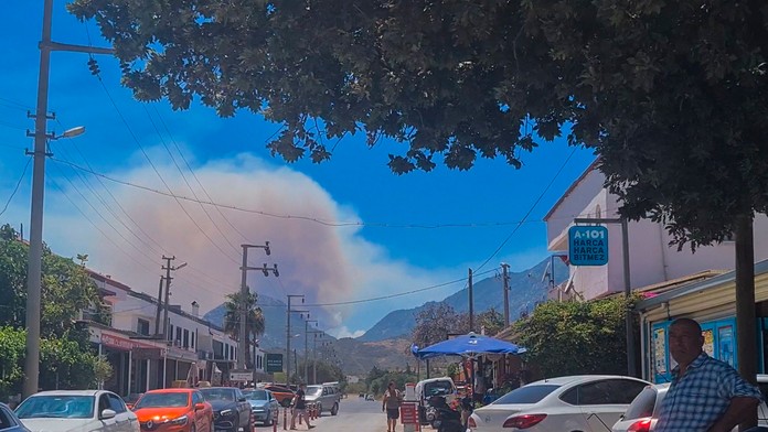 Ďalší požiar v Stredomorí: Na polostrove museli evakuovať tisíce ľudí