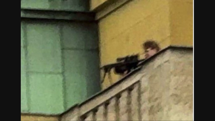 Útočník zabil 14 ľudí.