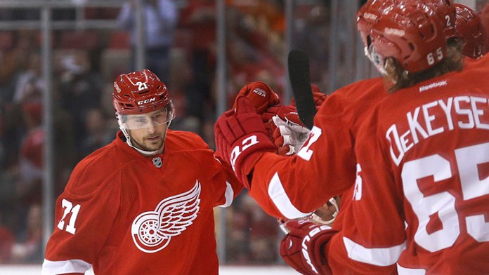 Hokejový útočník Tomáš Tatar.