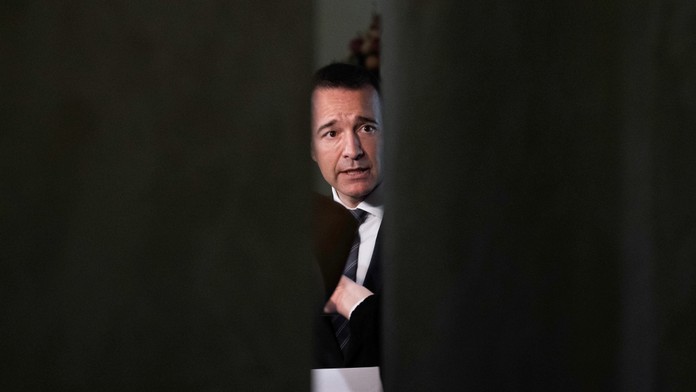 Zasadnutie vlády, na snímke minister školstva T. Drucker