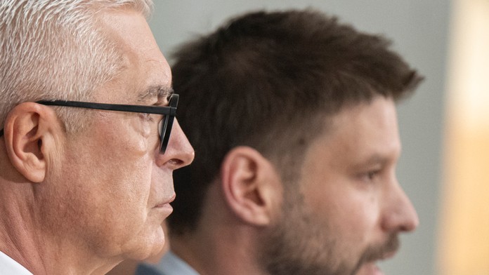 Na snímke zľava bývalý minister zahraničných vecí a neúspešný prezidentský kandidát Ivan Korčok a líder Progresívneho Slovenska (PS) Michal Šimečka 