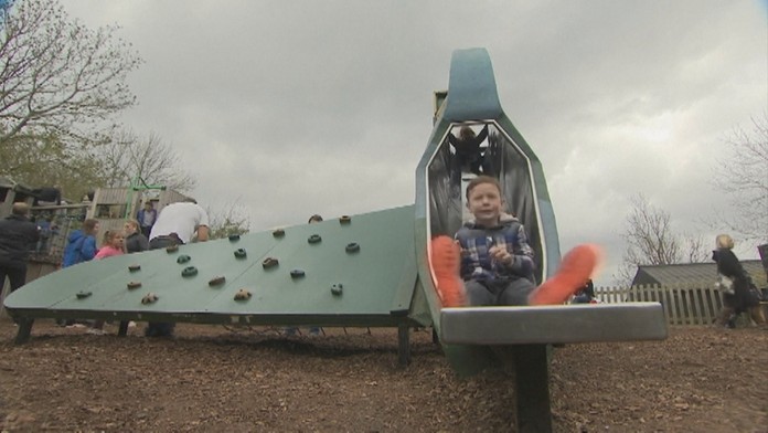 Chlapec je teraz pri svojom biologickom otcovi.