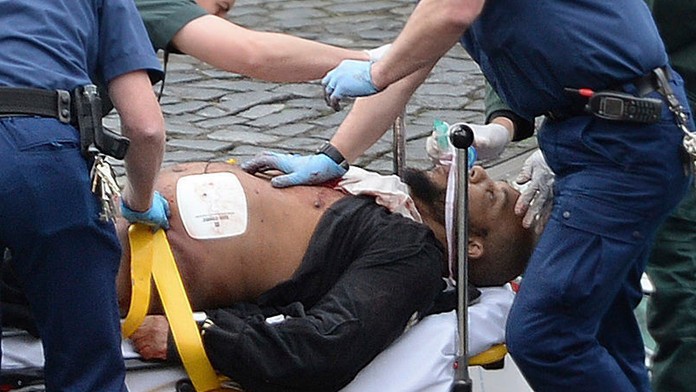 Na snímke útočník Khalid Masood počas ošetrenia.