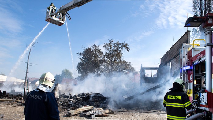 Z hasenia požiaru ubytovne na Mlynských luhoch v bratislavskej mestskej časti Ružinov.