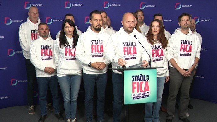 Demokrati zbierajú podpisy na vyhlásenie referenda