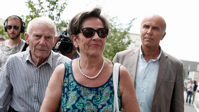 Protestujúci proti odpojeniu Vincenta Lamberta od prístrojov.