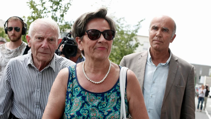 Protestujúci proti odpojeniu Vincenta Lamberta od prístrojov.
