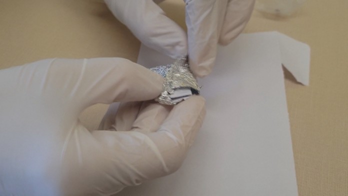 Droga zabalená v alobale.