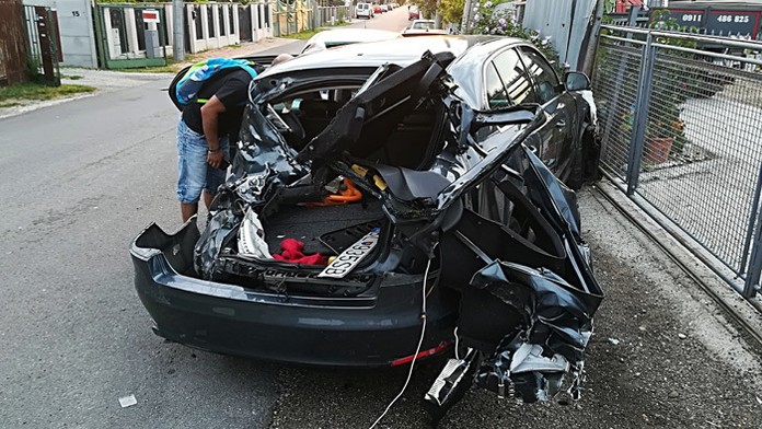 Auto, ktoré zdemoloval vlak RegioJet.