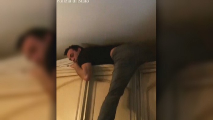 Šéf  kalábrijskej mafie za skryňou.