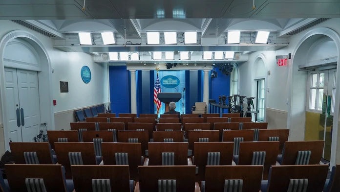 CNN, MS NOW a Politico žalujú Trumpa. Zákazom vstupu do Bieleho domu mal porušiť ústavu