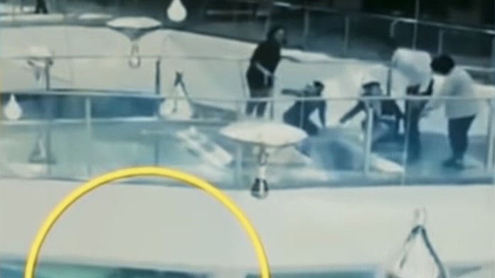 Vystrašená žena stratila orientáciu a nevedela nájsť únikovú cestu.