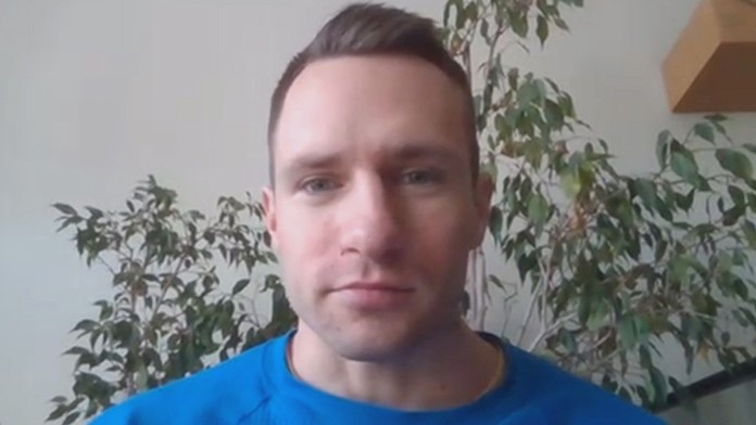 Muž, ktorý vytiahol zbraň na brata.