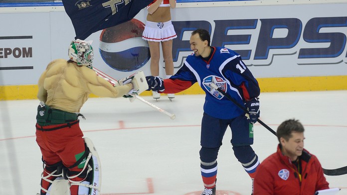 Oblek "svalnáča" síce Barulinovi nepomohol zastaviť Šatan, no získal bod za originalitu pre Východ.