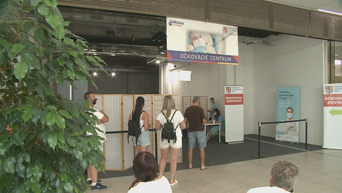  V Prešove spustili očkovanie v nákupnom centre