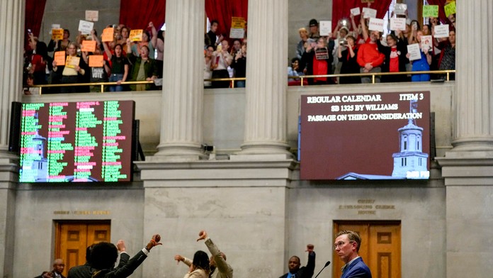 Zákonodarcovia v americkom štáte Tennessee schválili návrh zákona, ktorý umožňuje učiteľom nosiť zbrane.