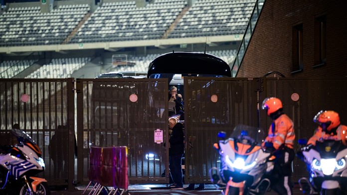 Polícia postrelila páchateľa z Bruselu, skonal v nemocnici. O osude zápasu UEFA neinformovala