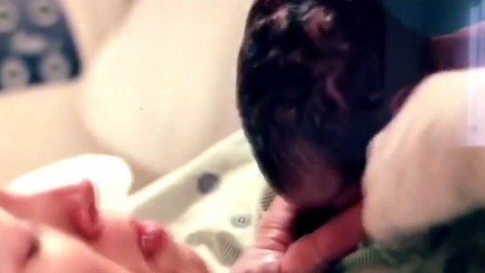 Ximena Duque pri pôrode dcérky Luny