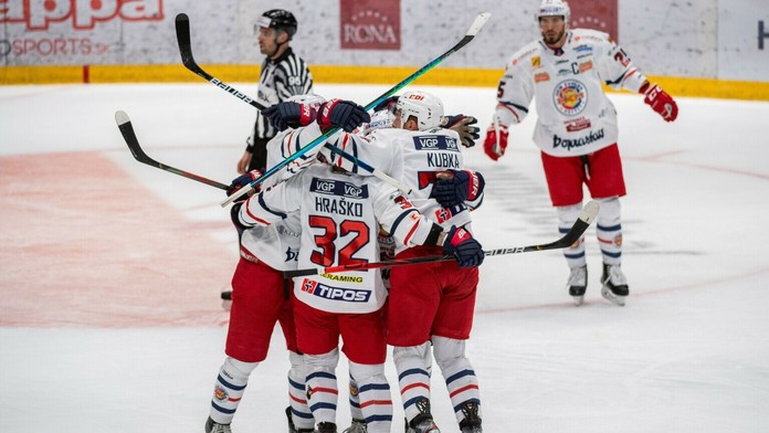 Hráči HKM Zvolen sa tešia z gólu.