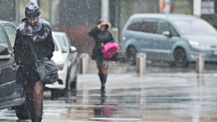 V Bratislave sneží.