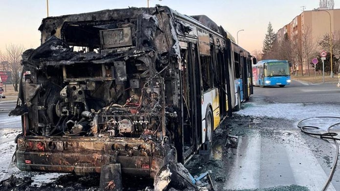V Košiciach horel autobus.