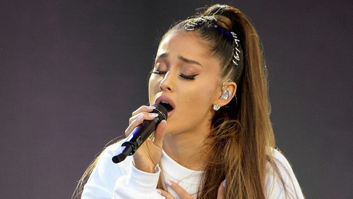 Ariana Grande počas benefičného koncertu One Love Manchester