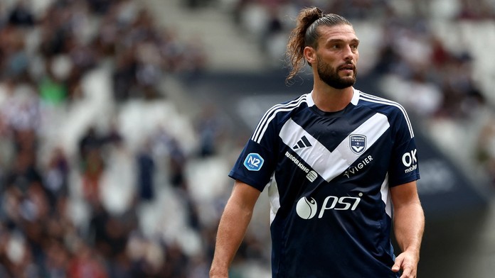 Patril medzi hviezdy Premier League, no teraz sa upísal slávnemu klubu, ktorý vyhlásil bankrot