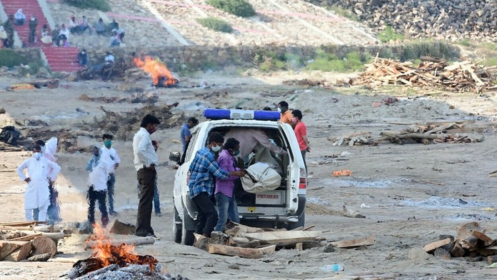 V Gange našli desiatky mŕtvych tiel.