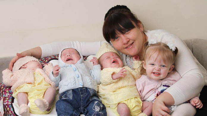 Britka porodila za 11 mesiacov štyri deti.