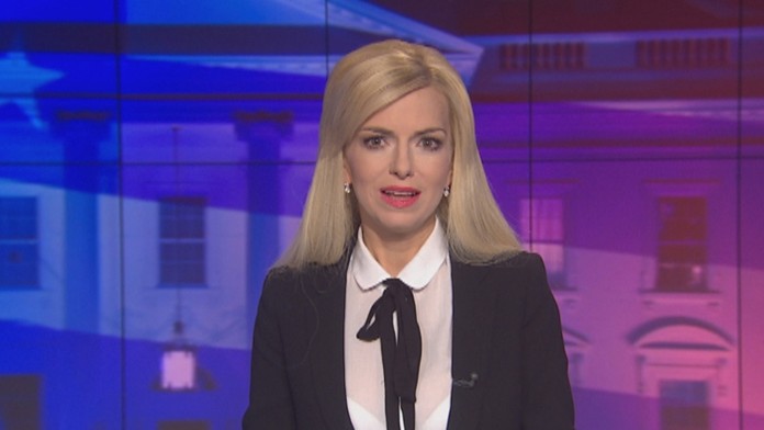 Moderátorka Zlatica Puškárová v mimoriadnej relácii k prezidentským voľbám v USA.