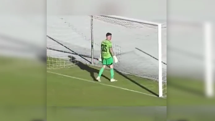 VIDEO: Bizarná situácia v Bolívii. Brankár odmietol čeliť penalte, nasledoval tvrdý trest, ktorý nik nečakal
