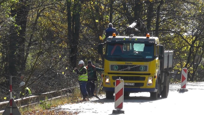 Začala sa príprava na opravu cesty cez Kremnické Bane.