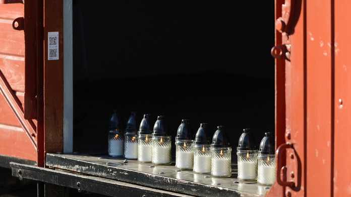 Pamiatku tisícok zavraždených Židov si uctili účastníci pietnej spomienky v Múzeu holokaustu v Seredi.