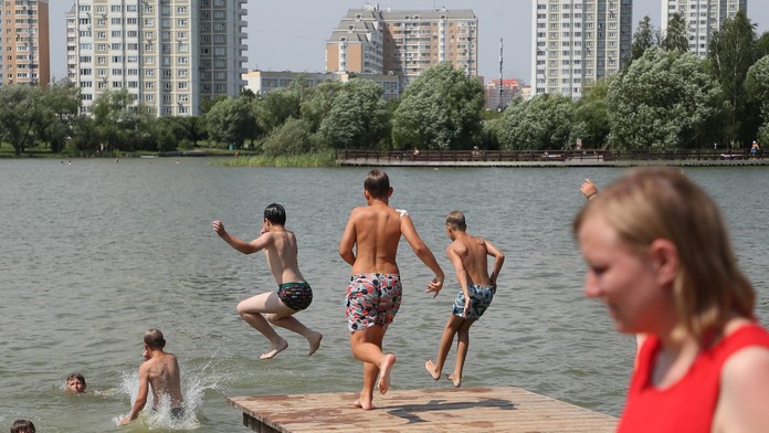 Rusko sužujú najhoršie horúčavy za 100 rokov, počas soboty sa utopilo najmenej 49 ľudí